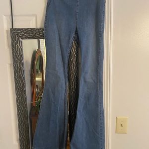 Free People Flare stretch jeans! Size 28. Good used condition!